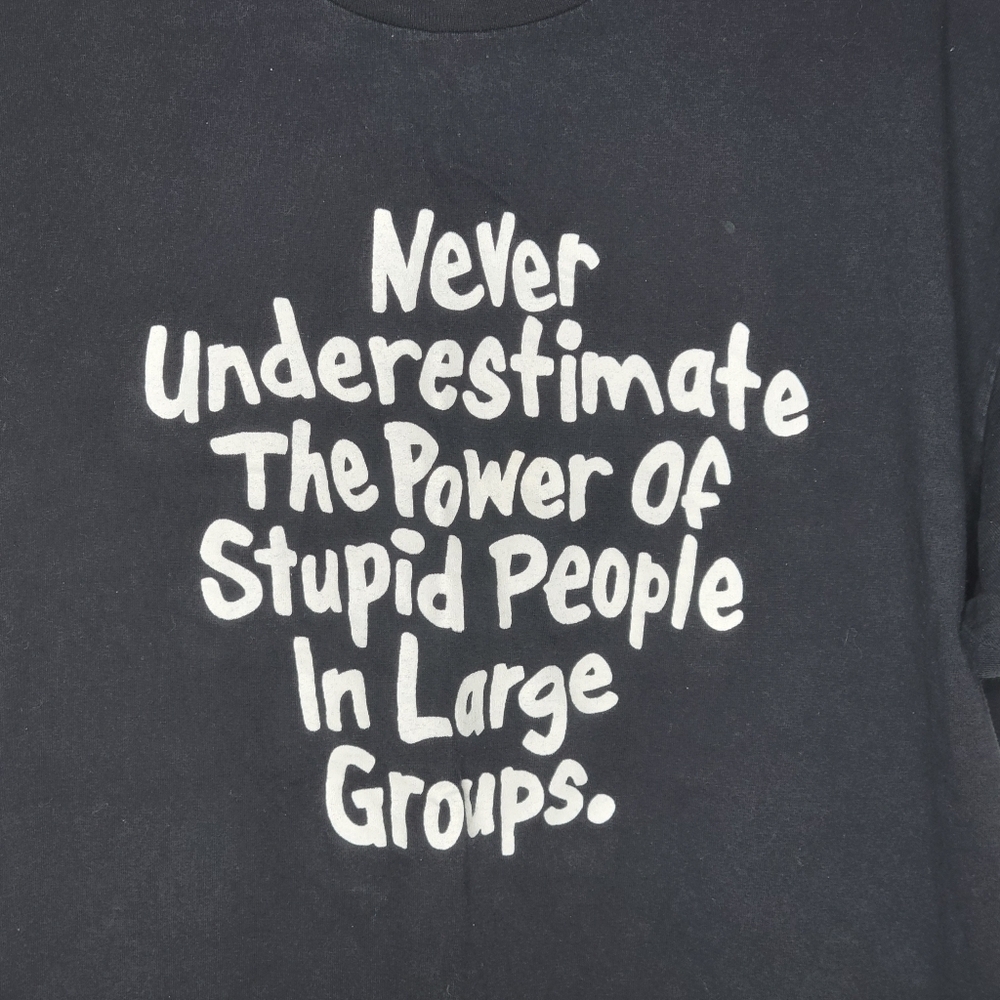 VTG 90s Never Underestimate the Power of Stupid People in Large Groups T-Shirt - Picture 2 of 4